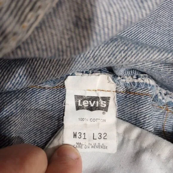501-0190 Levi's Button-Fly Denim Jeans Original size 31x32Current size 30x30.5